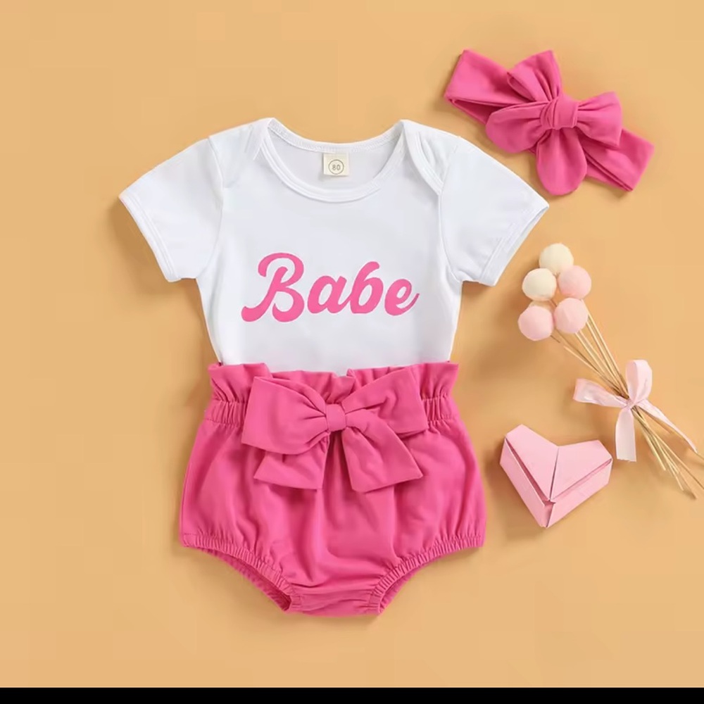 Adorable Baby Girl Outfit: Bodysuit, Bloomers & Headband